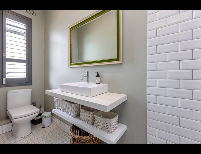 2 BEDROOM APARTMENT TO LET IN SEA POINT